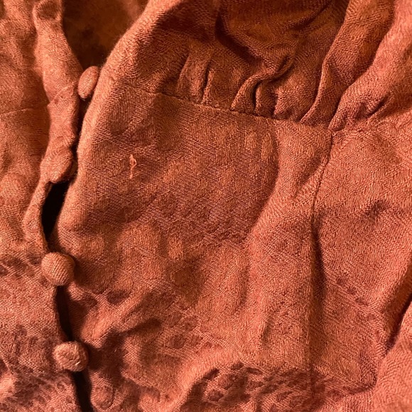 Skylar Madison Blouse Medium Rust Orange VNeck Long Sleeve Button NWT small snag - Picture 6 of 6
